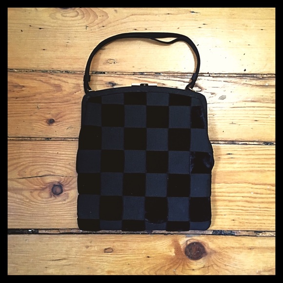 bienen-davis Handbags - Vintage bienen-davis black velvet and satin purse
